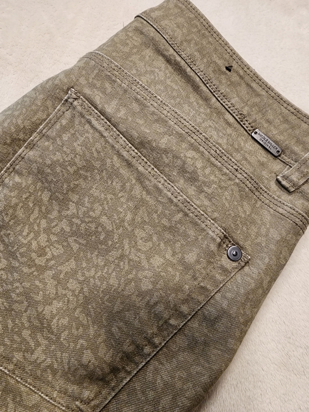 Nicole Miller Olive-Tone Jeans with Subtle Print - Picture 2 of 9